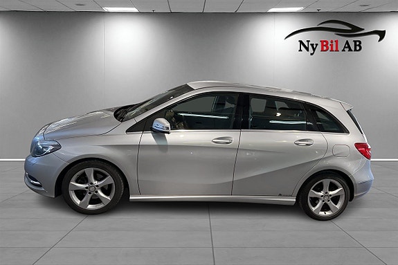 Mercedes-Benz B180 2 of 5