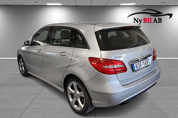 Mercedes-Benz B180 3 of 5