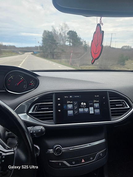 Peugeot 308 SW 4 of 5