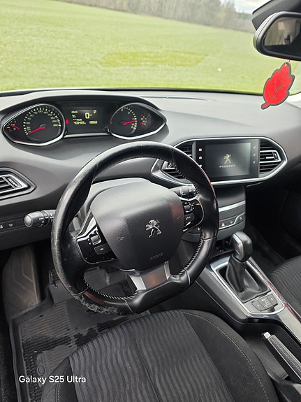 Peugeot 308 SW 3 of 5