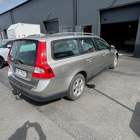Volvo V70 4 of 12