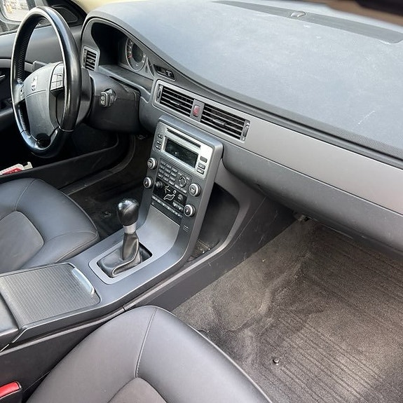 Volvo V70 9 of 12
