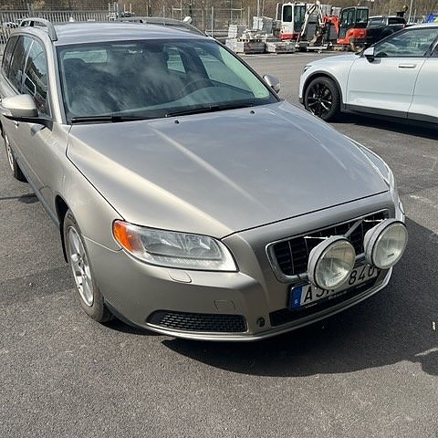 Volvo V70 3 of 12