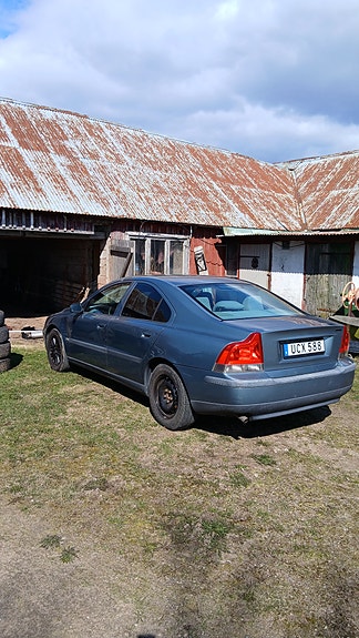 Volvo S60 4 of 5