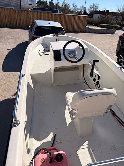Fin styrpulpetbåt säljes med Evinrude 60hk 6 of 6