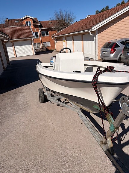 Fin styrpulpetbåt säljes med Evinrude 60hk 3 of 6