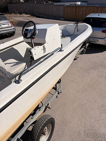 Fin styrpulpetbåt säljes med Evinrude 60hk 5 of 6