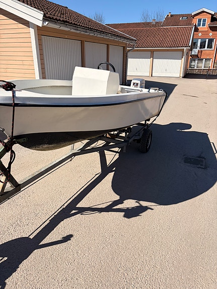 Fin styrpulpetbåt säljes med Evinrude 60hk 4 of 6