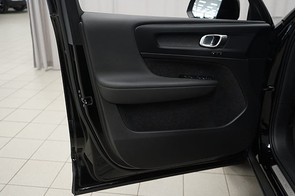 Volvo XC40 5 of 5
