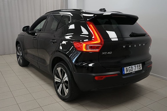 Volvo XC40 3 of 5