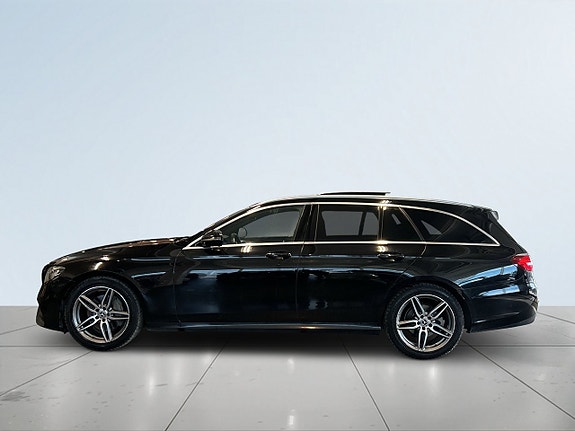 Mercedes-Benz E220 4 of 5