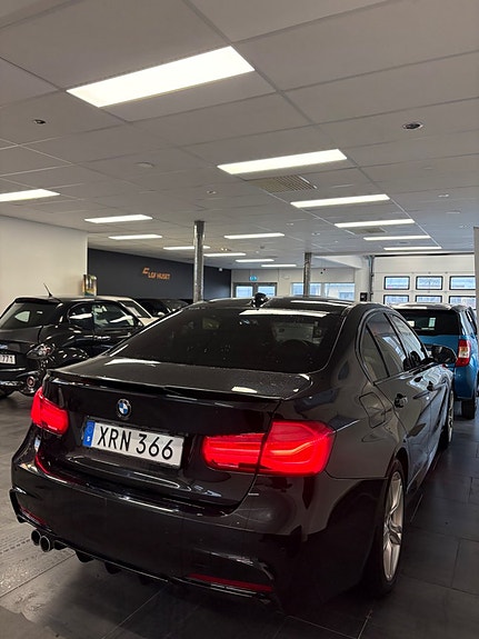 BMW 320d 3 of 16