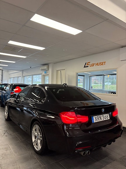 BMW 320d 2 of 16