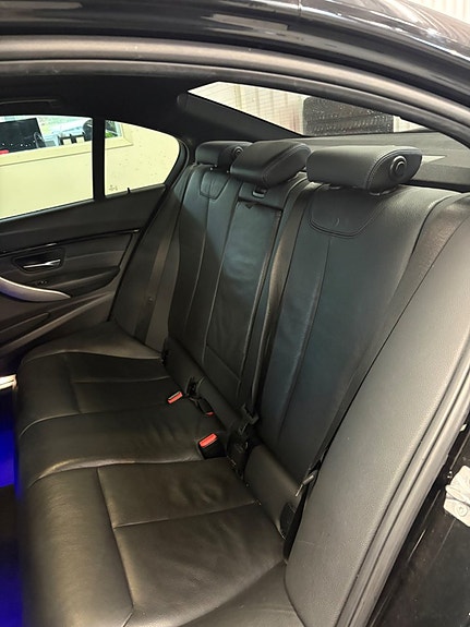 BMW 320d 11 of 16