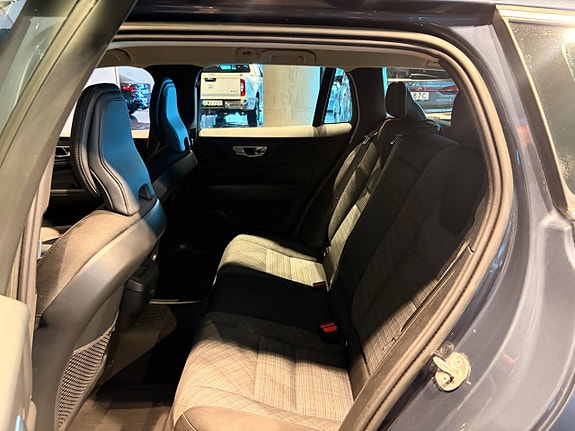 Volvo V60 17 of 24