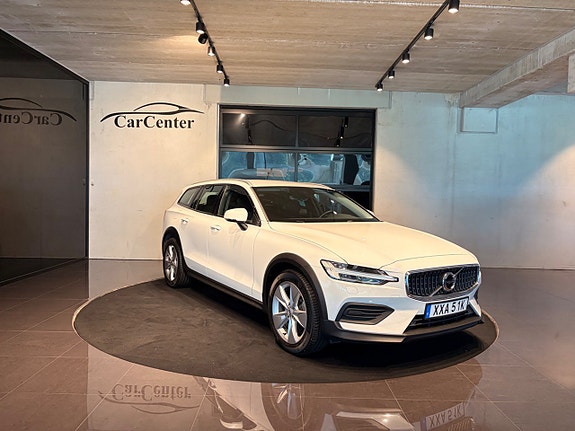 Volvo V60 Cross Country 2 of 26