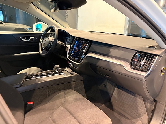 Volvo V60 Cross Country 4 of 26