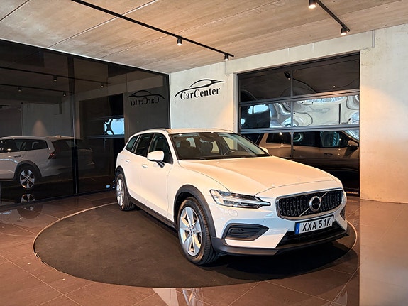 Volvo V60 Cross Country 2 of 5