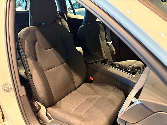 Volvo V60 Cross Country 13 of 26