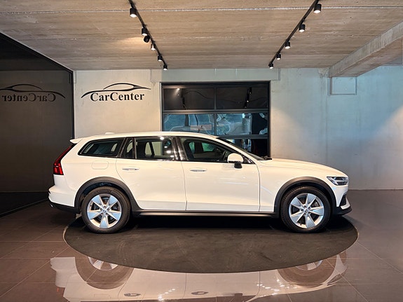 Volvo V60 Cross Country 10 of 26