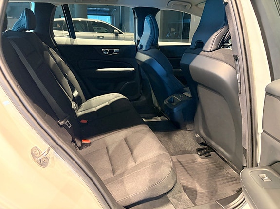 Volvo V60 Cross Country 14 of 26