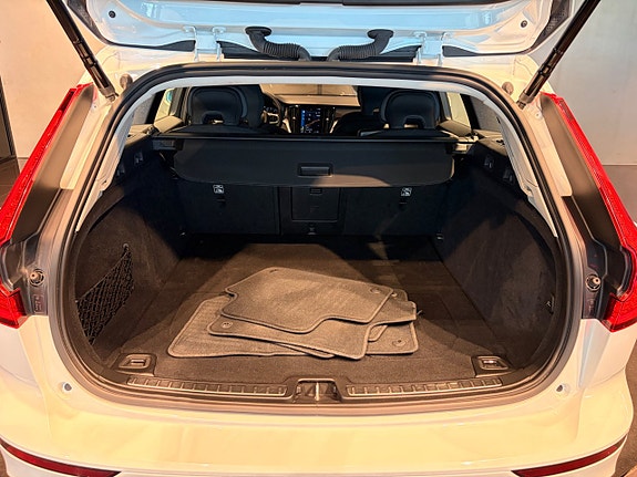 Volvo V60 Cross Country 16 of 26
