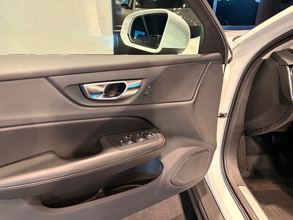 Volvo V60 Cross Country 21 of 26