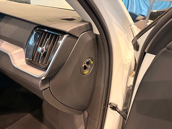 Volvo V60 Cross Country 12 of 26