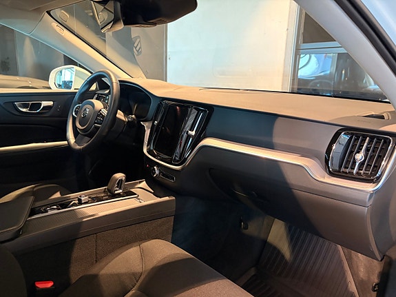 Volvo V60 Cross Country 4 of 5