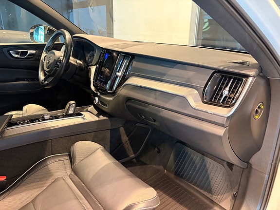 Volvo XC60 4 of 23