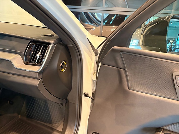 Volvo XC60 12 of 23