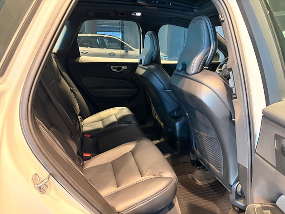 Volvo XC60 14 of 23