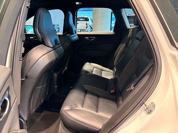 Volvo XC60 17 of 23