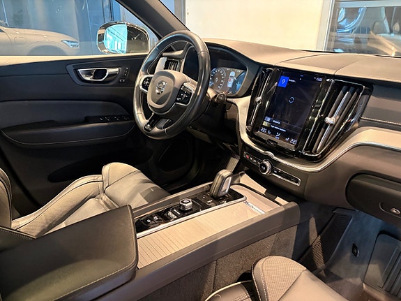 Volvo XC60 5 of 23