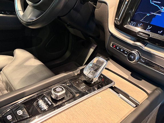 Volvo XC60 12 of 26