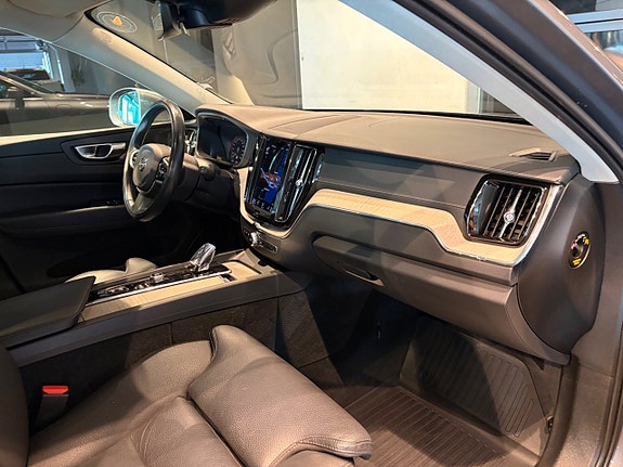 Volvo XC60 4 of 26