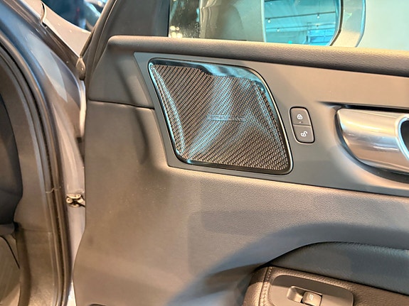 Volvo XC60 13 of 26