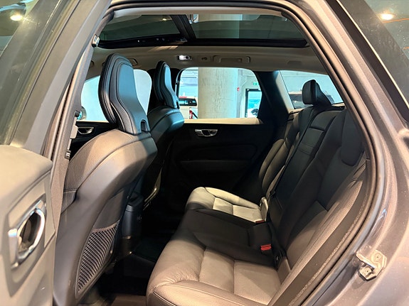 Volvo XC60 18 of 26