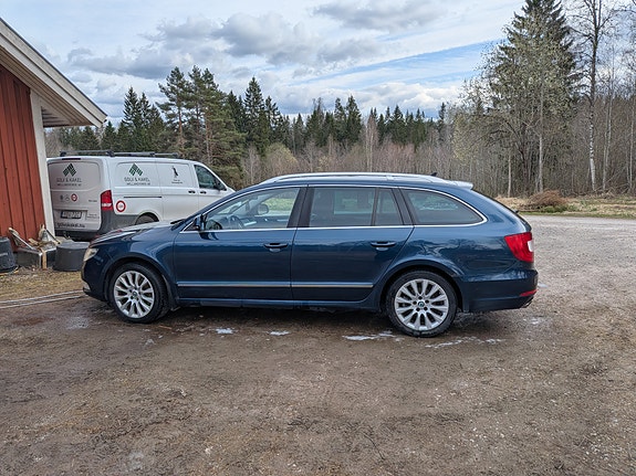 Skoda Superb 2 of 10