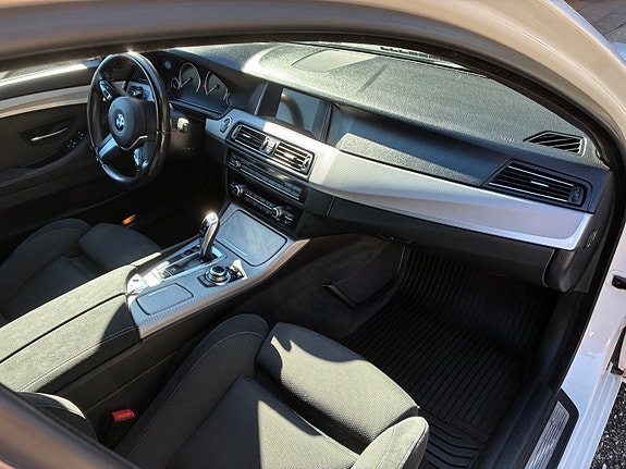 BMW 520d 3 of 5