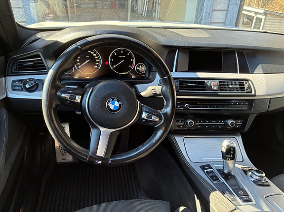 BMW 520d 4 of 5
