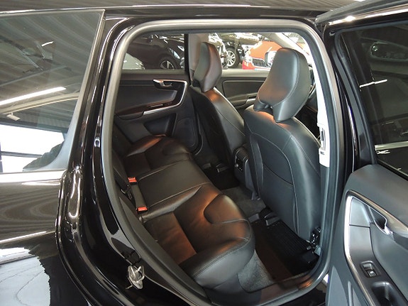 Volvo XC60 4 of 5