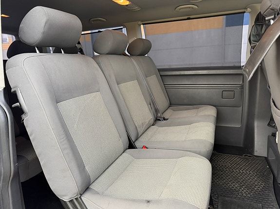 Volkswagen Caravelle 14 of 16