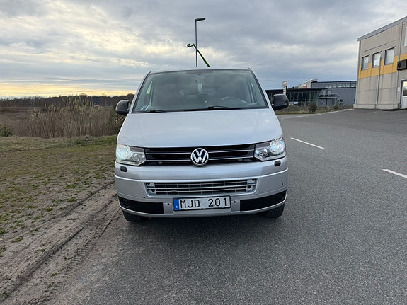 Volkswagen Caravelle 13 of 16