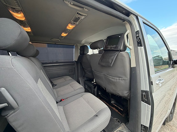 Volkswagen Caravelle 4 of 5