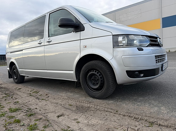Volkswagen Caravelle 10 of 16