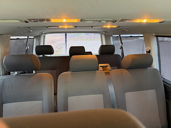 Volkswagen Caravelle 16 of 16