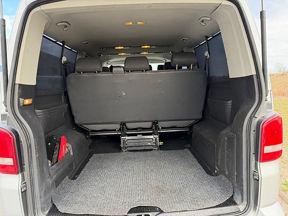 Volkswagen Caravelle 8 of 16