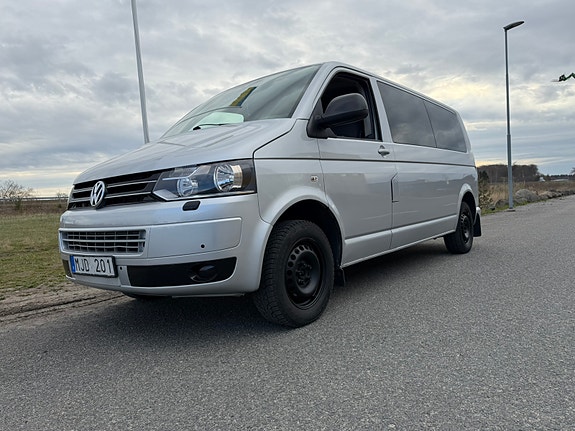 Volkswagen Caravelle 3 of 5