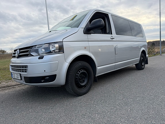Volkswagen Caravelle 12 of 16
